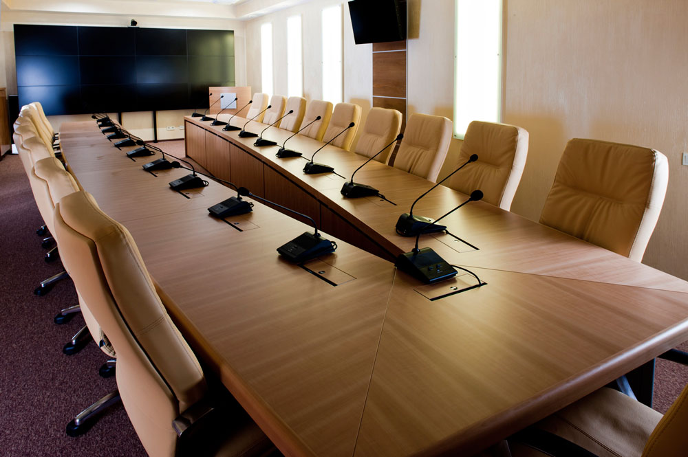 В связи с проведением заседания. Кресло для конференц-зала i-Flexx. Стол для конференций. Столы для конференц залов. Зал для конференций.