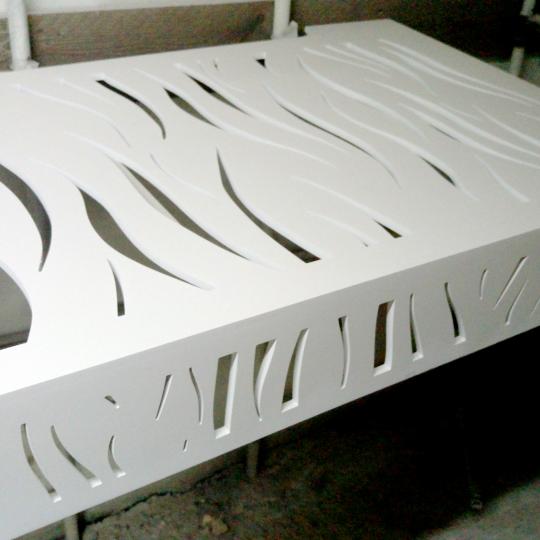 Производство декоративной решетки-экрана радиатора для квартиры